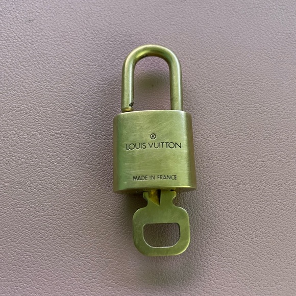 Authentic vintage Louis Vuitton Lock and Key 317 - Picture 4 of 4